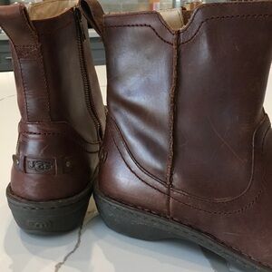 Women Size 11  Neenah UGG Chestnut Leather Ankle Boots 1004177 Zipper Side